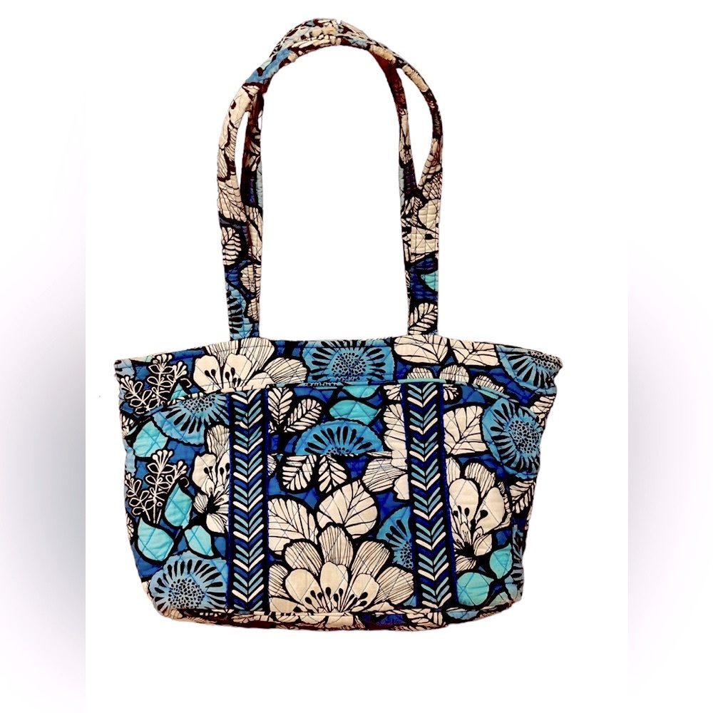 VERA BRADLEY Quilted Shoulder Bag Blue White Floral Pattern Purse